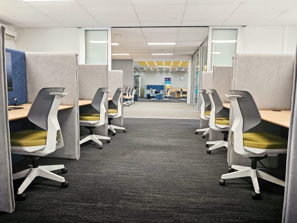 Ako Swivel Chair - Image 16