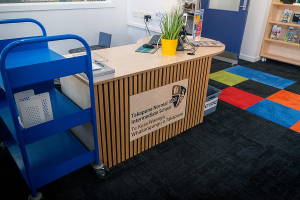 Library Book Issue Station - Image 7