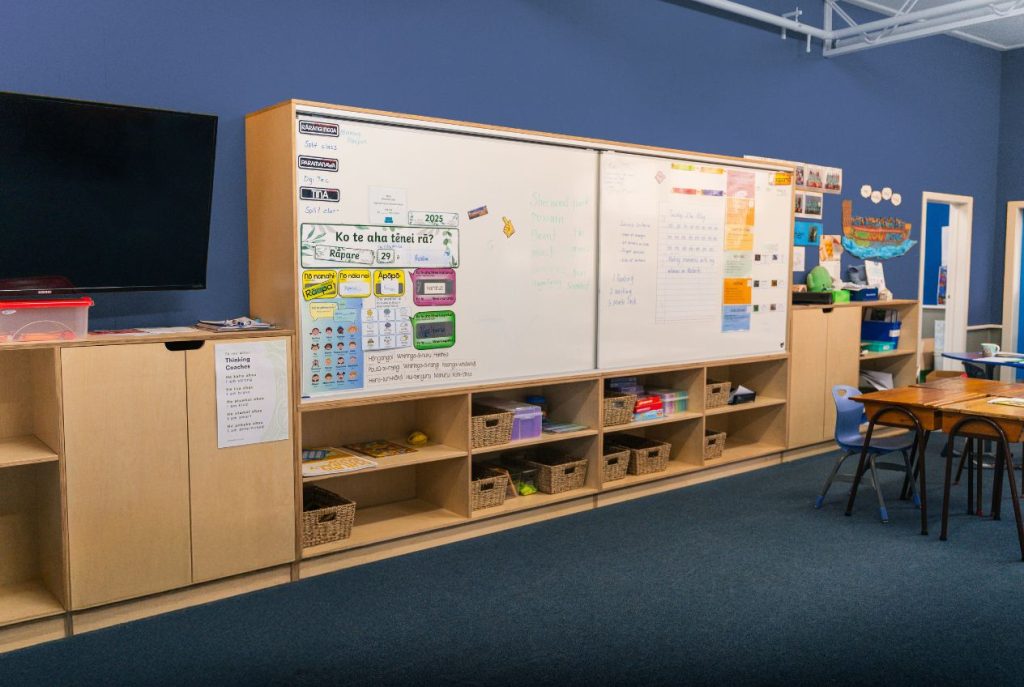 front-of-class-whiteboard-unit-flanshaw-primary-school-nz-lsg